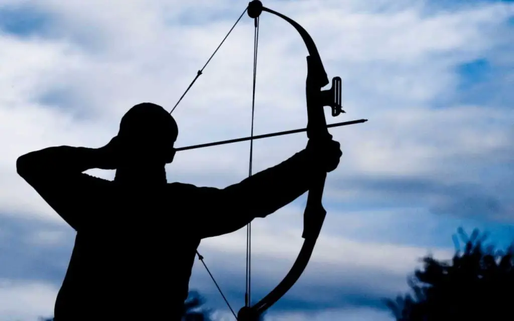 How-Far-Can-a-Compound-Bow-Shoot